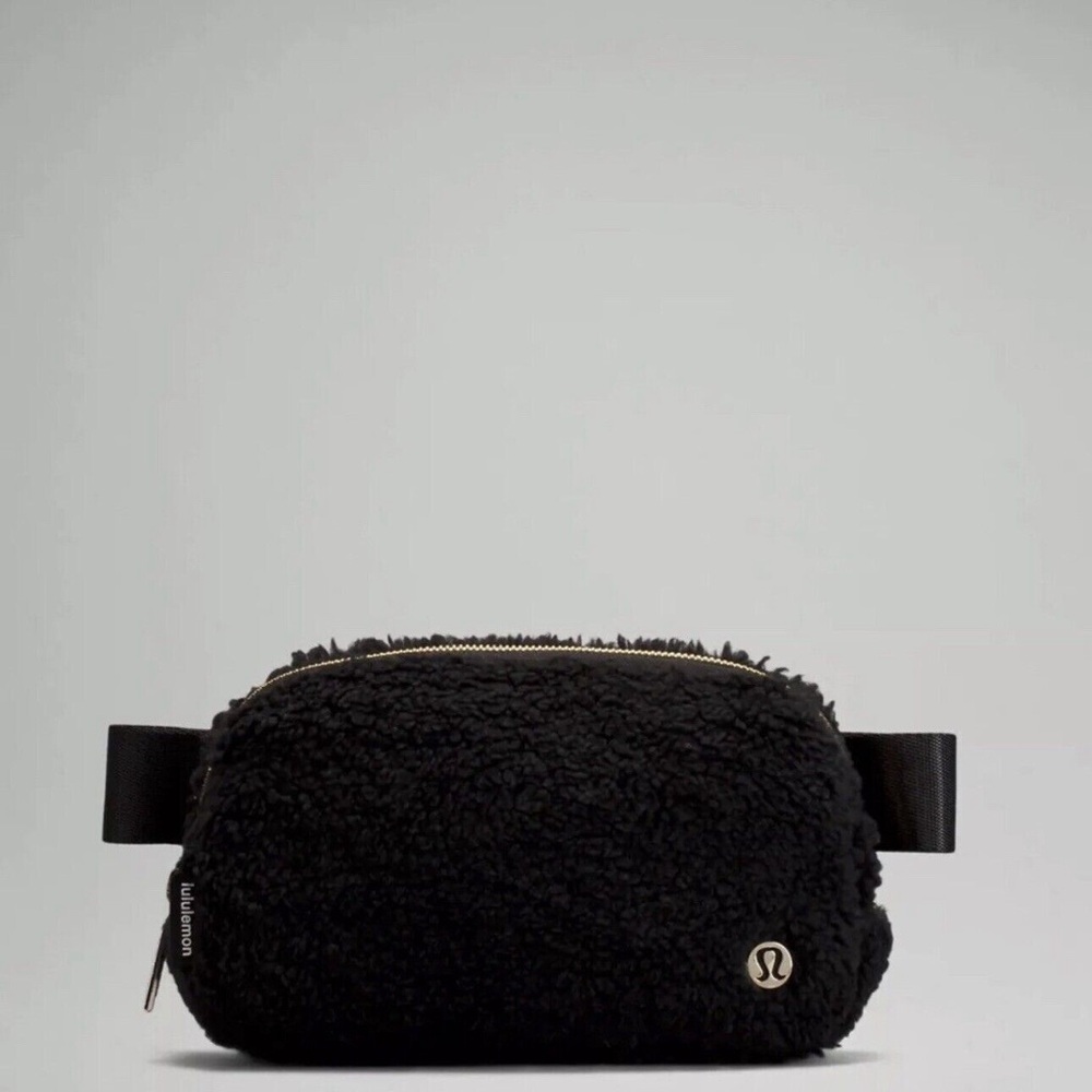 Lululemon Black Sherpa Fleece Everywhere Belt Bag